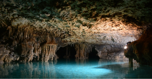  Cuevas del río secreto